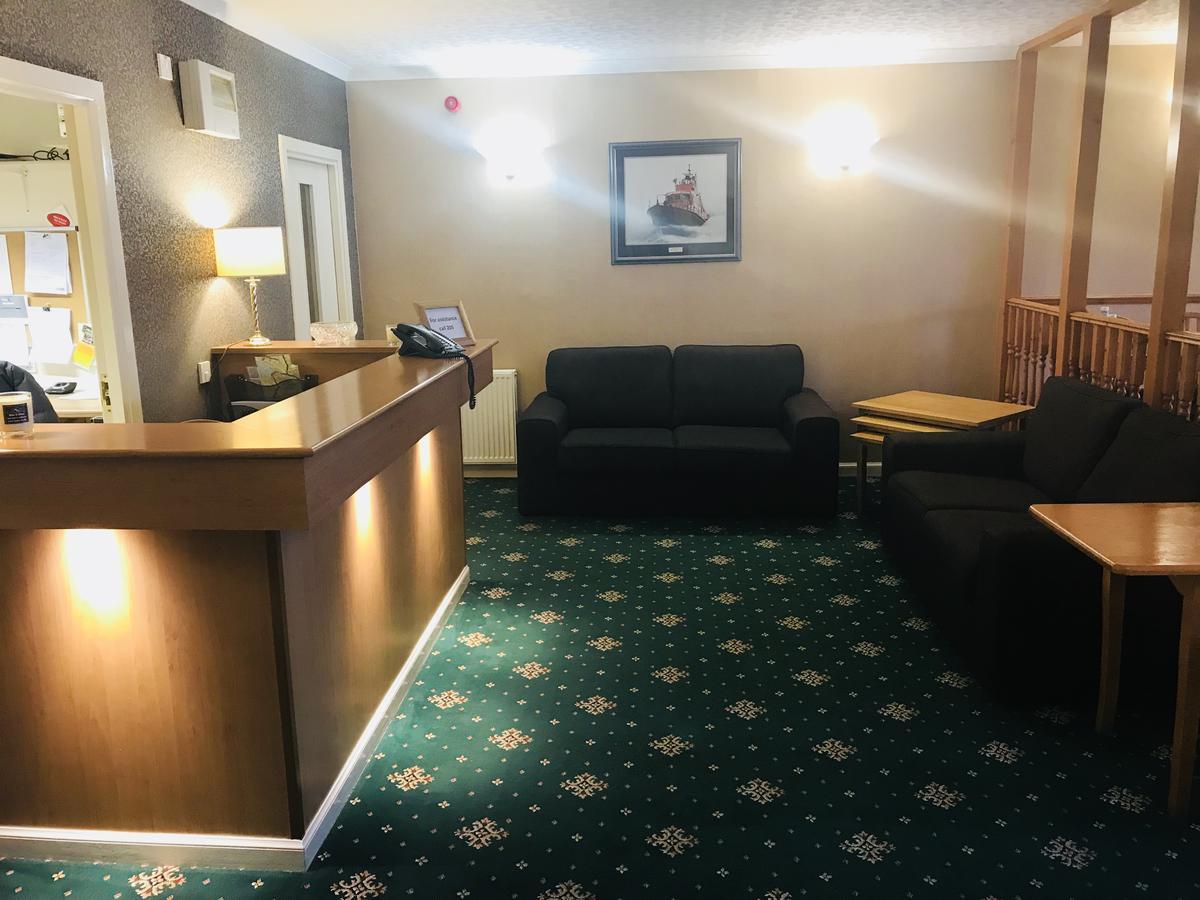 פורטרי Caledonian Hotel מראה חיצוני תמונה